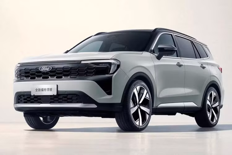  Ford Territory 2025 mới Ford Territory 2025 bản facelift đã được phát hiện trên đường và tại trung tâm kiểm tra khí thải. Mẫu SUV được nâng cấp thiết kế đầu xe, lưới tản nhiệt và cụm đèn mới, cùng bộ mâm hiện đại hơn. Các trang bị nội thất và động cơ dự kiến không thay đổi nhiều.