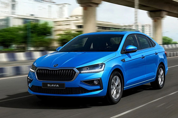Cùng với Kushaq, mẫu sedan Slavia cũng đang được chuẩn bị ra mắt. Slavia sở hữu thiết kế ngoại thất tương đồng với Kushaq nhưng theo kiểu dáng sedan. Nội thất được kỳ vọng trang bị màn hình trung tâm 10 inch, màn hình kỹ thuật số sau vô-lăng. Mức giá dự kiến khoảng 500 triệu đồng, hứa hẹn cạnh tranh mạnh mẽ với Toyota Vios, Honda City và Hyundai Accent.