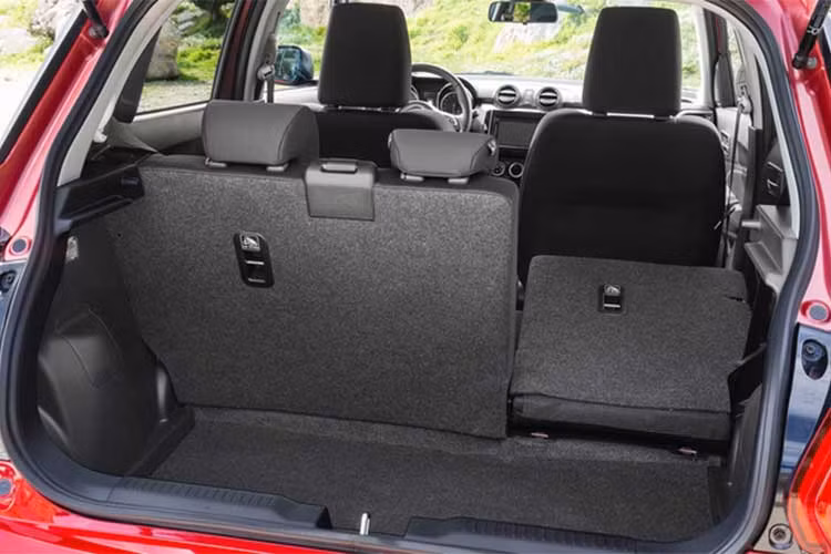 Tại Thái Lan, Swift được xếp loại Eco Car, tức là có giá cả phải chăng và khả năng tiết kiệm nhiên liệu tốt. Mặc dù tại một số thị trường như Nhật Bản hay châu Âu, xe Swift thế hệ mới được trang bị động cơ tăng áp Boosterjet dung tích 1 lít, thì tại Thái Lan, mẫu hatchback hạng B sẽ chỉ có động cơ hút khí tự nhiên, 4 xy-lanh, dung tích 1,2 lít.