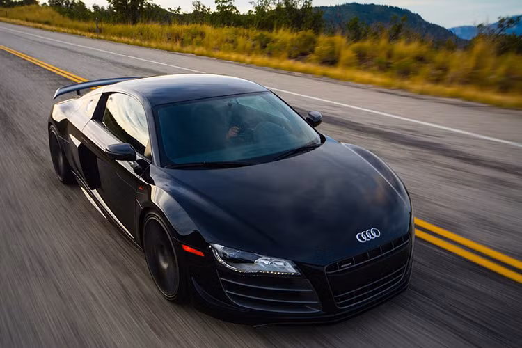 Phiên bản Audi R8 GT đặc biệt này là một trong số 91 chiếc được chuyển đến thị trường Mỹ trong tổng số 333 chiếc được sản xuất trên toàn thế giới.