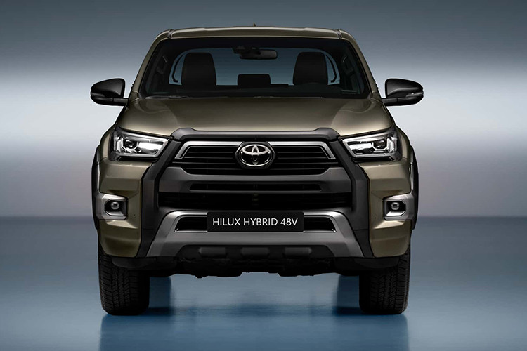 Cũng trong năm 2024 tới, Toyota có kế hoạch đưa mẫu bán tải Hilux mới với hệ thống hybrid nhẹ tới nhiều thị trường khác sau khi giới thiệu lần đầu ở châu Âu hồi đầu tháng 12.