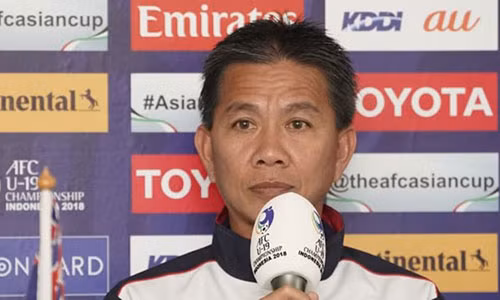 HLV Hoang Anh Tuan muon tuyen U19 Viet Nam tai lap ky tich