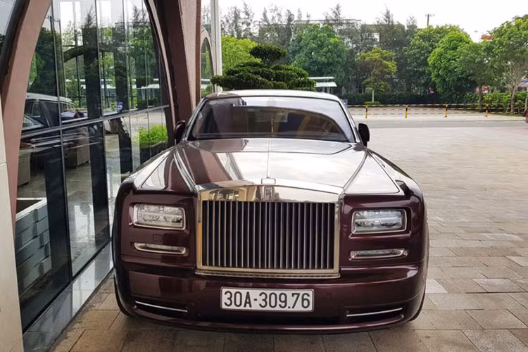 Giống như Phantom EWB tiêu chuẩn, Rolls-Royce Phantom Mặt Trời Phương Đông cũng sử dụng động cơ V12, 48 van, dung tích 6,75 lít, hút khí tự nhiên và sử dụng hệ thống phun nhiên liệu trực tiếp.