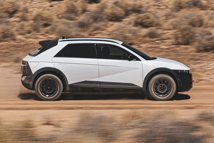 Theo tiêu chuẩn, XRT cùng mọi bản IONIQ 5 facelift được làm mới sẽ đi kèm với bộ chuyển đổi Hệ thống sạc kết hợp (CCS) và công ty cho biết thêm rằng, tất cả các xe điện Hyundai hoàn toàn mới hoặc được làm mới mà hãng bán tại Mỹ sẽ chỉ được trang bị cổng NACS bắt đầu từ quý 4 năm nay. 