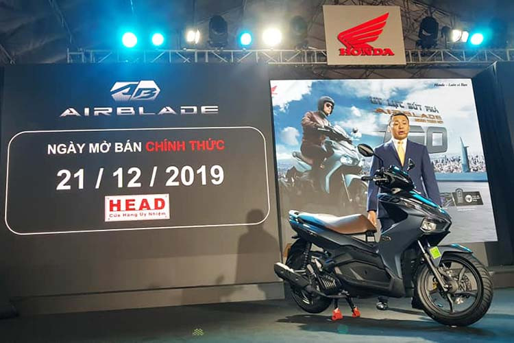 Mẫu xe ga Honda Air Blade 150cc và 125cc phiên bản mới sẽ được chính thức bán ra thị trường từ ngày 21-12-2019 thông qua Hệ thống Cửa hàng Bán xe và Dịch vụ do Honda Ủy nhiệm (HEAD) trên toàn quốc với chế độ bảo hành 3 năm hoặc 30.000 km tùy theo điều kiện nào đến trước 