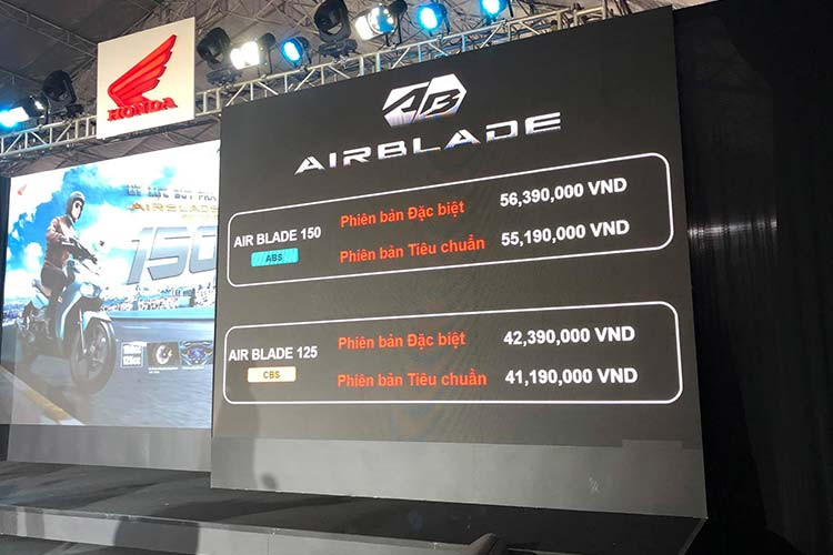 Tại thị trường Việt nam giá xe Honda Air Blade 150cc từ 55,2 đến 56,4 triệu đồng. Ở phiên bản 125, Honda Air Blade thế hệ mới có giá 41,2 đến 42,4 triệu đồng. Mức giá này cao hơn so với thế hệ cũ, giá từ 38 đến 41,5 triệu đồng.