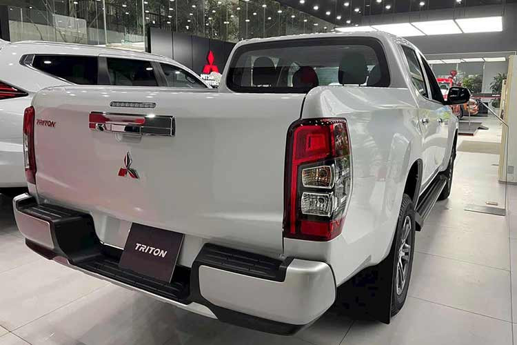 Với những ai mua xe để phục vụ công việc, chỉ cần một phương tiện với trang bị đủ dùng và giá rẻ thì mẫu xe bán tải Mitsubishi Triton MT 4x4 2023 là một lựa chọn đáng cân nhắc.