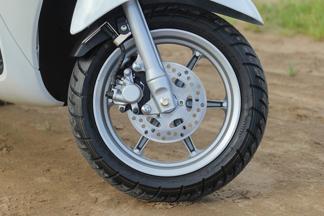 Lốp không săm cũng là một trang bị mà người mua xe ga quan tâm.