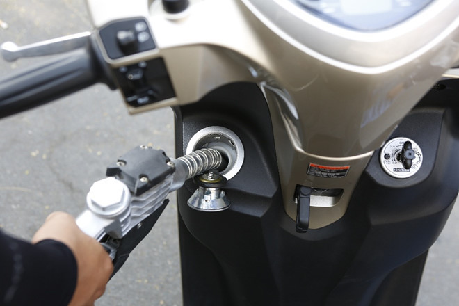 Nắp bình xăng thiết kế tiện lợi.