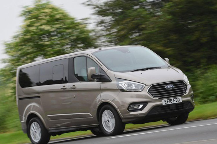 Là một mẫu MPV cỡ trung, hay còn được gọi là minibus, mẫu xe MPV Ford Tourneo được đưa ra nhiều kiểu bố trí nội thất khác nhau tuỳ thuộc mục đích sử dụng. Hiện chưa rõ phiên bản bán ra ở Việt Nam sẽ có mấy chỗ ngồi. Xe có thể được sắp xếp 8 hoặc 9 chỗ. Ngoài ra, Tourneo còn bản Connect nhỏ hơn với 5 hoặc 7 chỗ ngồi. Bản bán ra ở Việt Nam có khả năng là bản 9 chỗ.