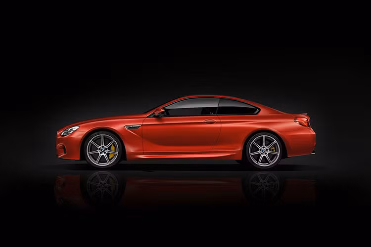 BMW vẫn kìm hãm M6 Competition ở ngưỡng tối đa 250 km/h nhưng khách hàng có thể mua gói tùy chọn M Driver’s Package để tăng lên thành 305 km/h.