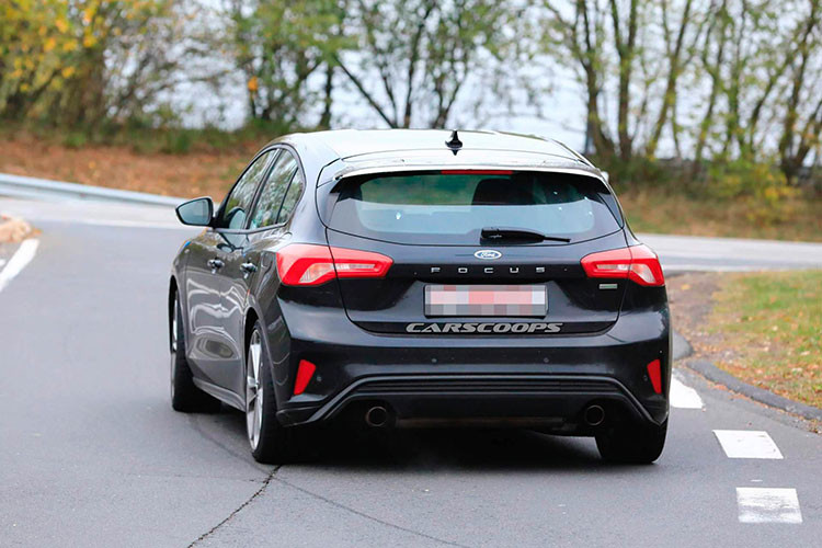 Hãng xe ôtô Ford cũng đã xác nhận Focus ST 2019 sẽ chưa thể ra mắt chính thức trong Triển lãm Geneva Motor Show vào tháng 3 năm sau, giá dự kiến của xe khoảng 28,000 bảng Anh (835 triệu đồng).