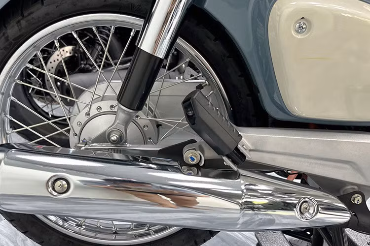 Xe sẽ được trang bị thêm các phụ kiện hỗ trợ vận chuyển, như hệ thống giảm xóc sau và giá đỡ phía sau có khả năng chịu tải lớn hơn, giỏ trước với thiết kế mới, đèn pha được chuyển vị trí, ống xả mới cùng với tấm chắn nhiệt. 