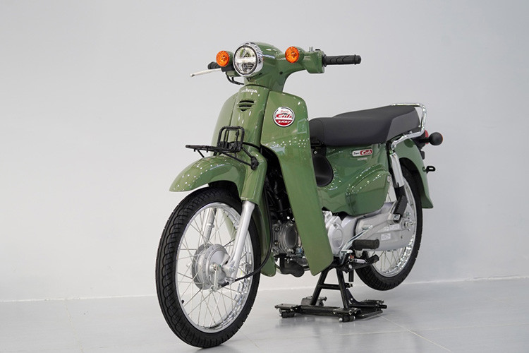 Mức giá xe Honda Super Cub 110 2025 phiên bản tiêu chuẩn sẽ có mức bán ra từ 302.500 yên (tương đương khoảng 48,8 triệu đồng) còn bản PRO có giá bán là 346.500 yên (tương đương khoảng 56 triệu đồng).