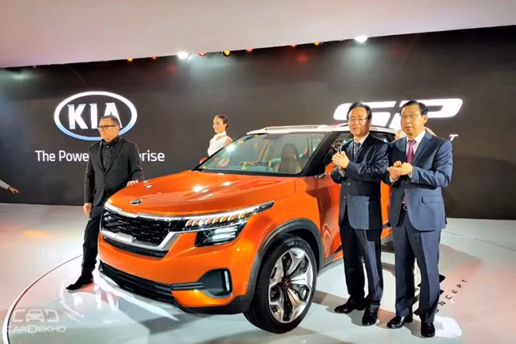 Trong khuôn khổ triển lãm Seoul 2019 đang diễn ra tại Hàn Quốc, Kia đã chính thức "vén màn" bản Concept của mẫu xe Kia SP Signature mới. Dự kiến, sau khi chính thức được lên dây chuyền sản xuất thương mại, Kia SP Signature sẽ là đối trọng trực tiếp của những cái tên sừng sỏ như Honda HR-V, Hyundai Kona, Mazda CX-3..