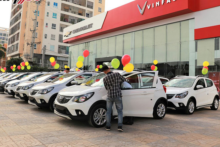 Với 2.816 xe bán ra trong tháng 11, Vinfast Fadil tăng gần 1.000 xe so với tháng trước, kết quả này giúp cho mẫu xe nhà VinFast vượt mặt Accent vươn lên vị trí thứ 2 trong bảng xếp hạng và trở thành mẫu xe ăn khách nhất của VinFast cũng như trong phân khúc riêng. Từ khi công bố doanh số đến nay VinFast Fadil đạt 14.573 xe bán ra.