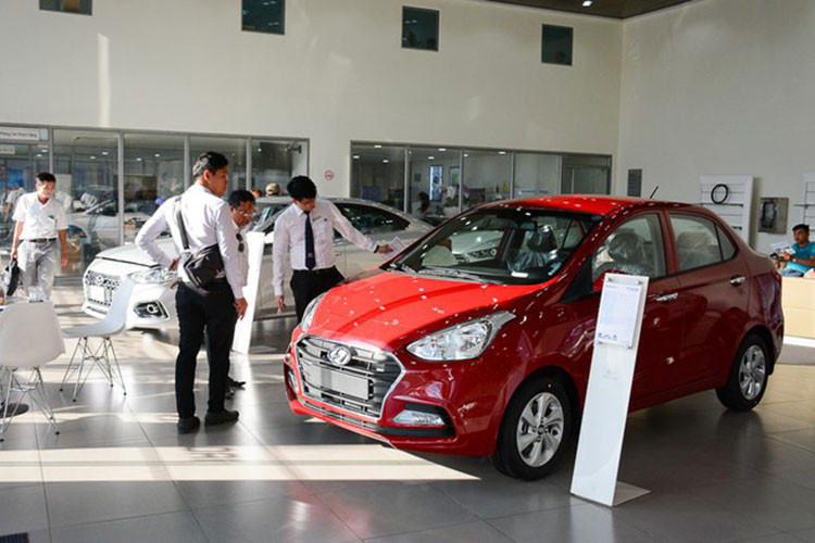 Trong tháng 11, Hyundai Grand i10 có sự bứt phá mạnh mẽ vượt mặt "đàn anh" Grand i10 vươn lên vị trí thứ 3 trong Top 10 với doanh số. 2.793 xe và lấy lại ngôi vương phân khúc xe hạng A từ tay Fadil. Dù không vượt mặt Fadil trong tháng này, nhưng tính tổng doanh số 11 tháng, Hyundai Grand i10 vẫn nhỉnh hơn với 17.801 xe được giao đến tay khách hàng.