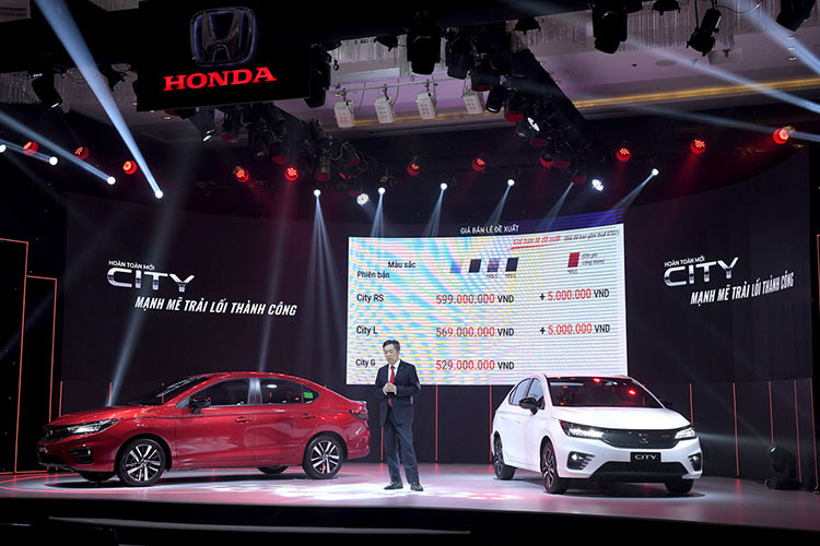 Tháng 11/2020 chứng kiến sự tăng trưởng doanh số của các mẫu xe lắp ráp trong nước nhờ ưu đãi 50% phí trước bạ, đáng chú ý nhất là xe cỡ nhỏ giá mềm. Trong đó, Toyota Vios giữ vững phong độ và dẫn đầu thị trường về doanh số, VinFast Fadil chắc ngôi đầu phân khúc xe hạng A. Ngoài ra, sự vươn lên của một số mẫu xe đã đẩy cái tên quen thuộc Ford Ranger ra khỏi top 10 ôtô bán chạy nhất Việt Nam.