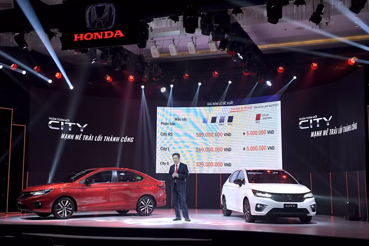 Tháng 11/2020 chứng kiến sự tăng trưởng doanh số của các mẫu xe lắp ráp trong nước nhờ ưu đãi 50% phí trước bạ, đáng chú ý nhất là xe cỡ nhỏ giá mềm. Trong đó, Toyota Vios giữ vững phong độ và dẫn đầu thị trường về doanh số, VinFast Fadil chắc ngôi đầu phân khúc xe hạng A. Ngoài ra, sự vươn lên của một số mẫu xe đã đẩy cái tên quen thuộc Ford Ranger ra khỏi top 10 ôtô bán chạy nhất Việt Nam.