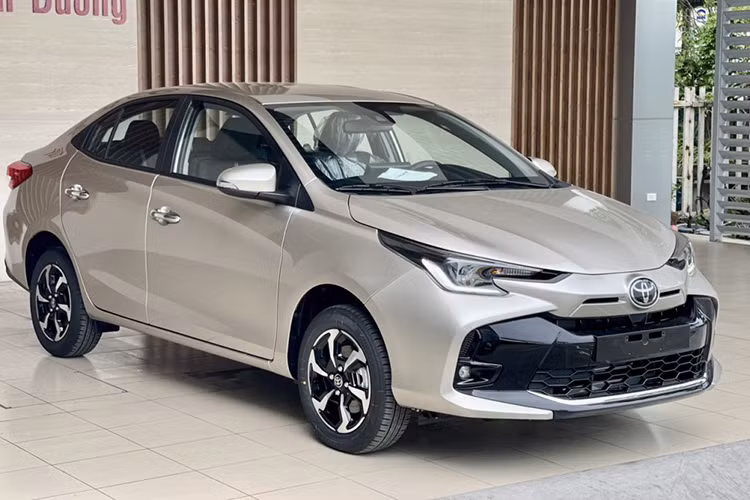 Toyota tai Viet Nam ban xe e am, kem hon ca thang nghi Tet