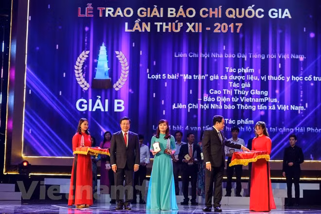 Tác phẩm 'Ma trận' giá cả dược liệu, vị thuốc y học cổ truyền của nhà báo Cao Thùy Giang thuộc báo điện tử VietnamPlus - Thông tấn xã Việt Nam đã vinh dự nhận giải B. (Ảnh: Minh Sơn/Vietnam+)