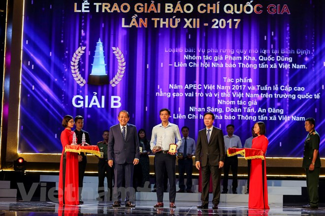 Tác phẩm 'Năm APEC Việt Nam 2017 và Tuần lễ Cấp cao nâng cao vai trò và vị thế Việt Nam trên trường quốc tế' của nhóm tác giả thuộc Thông tấn xã Việt Nam đã vinh dự nhận giải B. (Ảnh: Minh Sơn/Vietnam+)