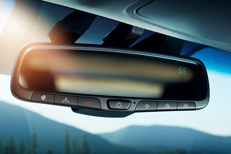 Tất cả phiên bản của Ioniq 2020 bao gồm Hybrid, PHEV và Electric đều được trang bị gói công nghệ an toàn SmartSense của Hyundai. Gói này bao gồm hệ thống phanh tự động khẩn cấp Autonomous Emergency Braking, hỗ trợ giữ làn đường Lane Keep Assist và hệ thống cảnh báo trên đường cho người lái Driver Attention Alert.