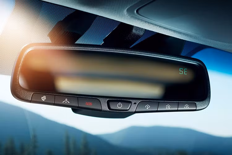 Tất cả phiên bản của Ioniq 2020 bao gồm Hybrid, PHEV và Electric đều được trang bị gói công nghệ an toàn SmartSense của Hyundai. Gói này bao gồm hệ thống phanh tự động khẩn cấp Autonomous Emergency Braking, hỗ trợ giữ làn đường Lane Keep Assist và hệ thống cảnh báo trên đường cho người lái Driver Attention Alert.