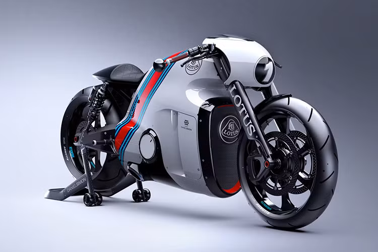 Khi Lotus nhá hàng những hình ảnh được thiết kế trên máy tính của chiếc C-01 vào tháng 1/2014 được thiết kế bởi nhà thiết kế từng làm việc cho Bugatti - Daniel Simon, nhiều người cho rằng C-01 sẽ không bao giờ trở thành hiện thực. Nhưng chỉ 10 tháng sau đó, mẫu C-01 tuyệt đẹp đầu tiên đã lăn bánh ra khỏi dây chuyền sản xuất.