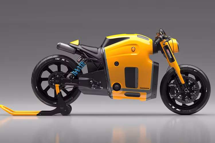 Không như Miguel Angel Bahri, nhà thiết kế người Nga - Maxim Burov muốn concept chiếc siêu môtô Koenigsegg của hãng siêu xe đình đám tại Thuỵ Điển phải dựa trên một động cơ đốt trong, dù rằng anh không cung cấp thông tin cụ thể hơn là loại động cơ gì.