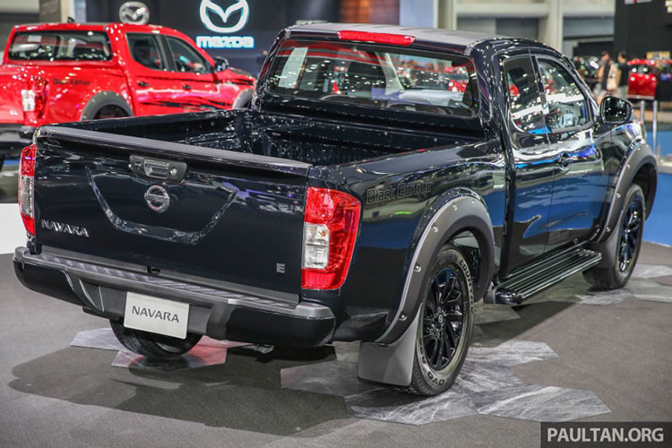 Về sức mạnh, Nissan Navara 2019 vẫn sử dụng khối động cơ được "bê" nguyên từ phiên bản cũ sang. Duy chỉ có phiên bản Black Edition sở hữu khối động cơ tiên tiến hơn với 4 xy-lanh kết hợp tăng áp 2.5L cho công suất tối đa 163 mã lực và 403Nm mô-men xoắn. Đi kèm với đó là 2 tuỳ chọn hộp số sàn 6 cấp hoặc số tự động 7 cấp.