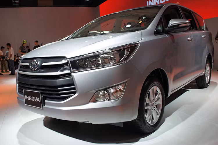 Theo đại diện hãng xe Toyota tại sự kiện cho biết, mẫu xe Innova phiên bản mới đã có sự cải cách mạnh mẽ về thiết kế, với kiểu dáng mới tuyệt đẹp, xe được tích hợp nhiều công nghệ mới cùng với giá cả cạnh tranh.