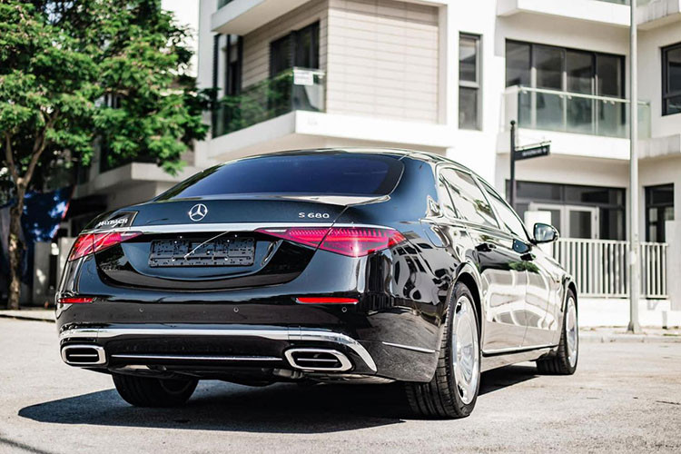 Mẫu sedan siêu sang Mercedes-Maybach S680 2022 được định vị để cạnh tranh với Bentley Flying Spur W12 hay cao hơn là Rolls-Royce Ghost. Về mặt kích thước, Maybach S680 2022 có chiều dài 5.468mm, chiều rộng 1.920 mm , chiều cao 1.508 mm và chiều dài trục cơ sở 3.395 mm.