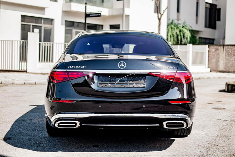 Ngoài các chế độ lái quen thuộc như Comfort, Sport, Sport Plus hay Individual, Mercedes-Maybach S680 2022 còn có chế độ lái "Maybach" được phát triển đặc biệt tập trung hoàn toàn vào sự thoải mái khi lái xe cho hành khách phía sau.