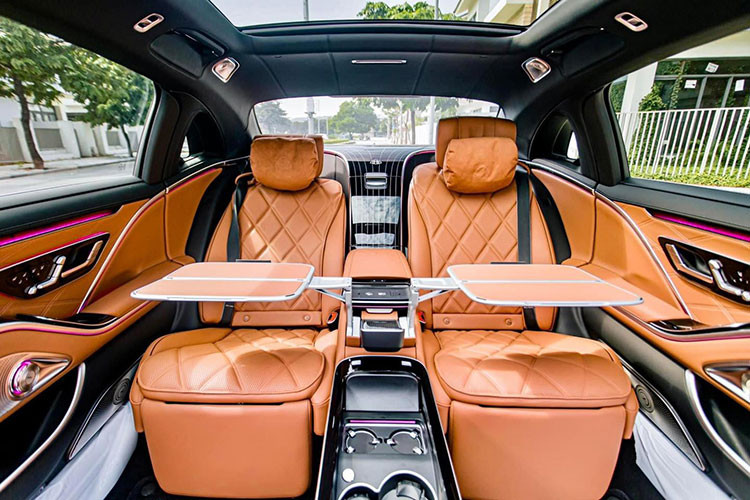 Mercedes-Maybach S680 2022 sở hữu khối động cơ V12 6.0L Twin-Turbo kết hợp cùng công nghệ Mild-hybrid EQ Boost, sản sinh công suất tối đa lên tới 621 mã lực, mô-men xoắn cực đại 1.000 Nm, hộp số 9 cấp thế hệ mới nhất cùng với hệ thống dẫn động 4 bánh.