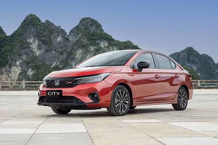 Trong khi đó, ở vị trí cuối cùng là mẫu sedan cỡ B - Honda City với doanh số 482 xe, giảm hơn 1.000 chiếc so với tháng cuối cùng của năm 2023. Honda City tại Việt Nam hiện tại vẫn là phiên bản ra mắt từ 2021.