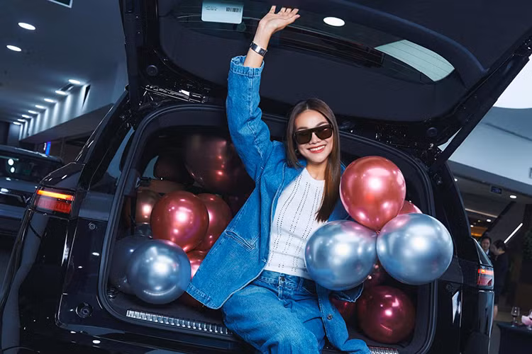 Giá pin SDI của mẫu SUV điện hạng E này là 500 triệu đồng trong khi con số tương ứng của pin CATL là 528 triệu.