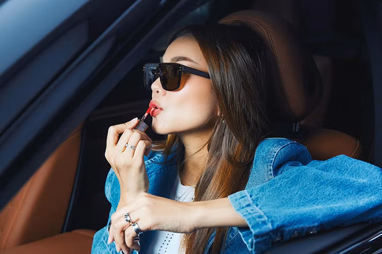 Giá bán kèm pin của 2 phiên bản này lần lượt là 2,114 tỷ và 2,314 tỷ đồng. Trong danh mục sản phẩm của VinFast, VF9 hiện là mẫu ô tô điện đắt nhất và có chi phí thay pin cao nhất.