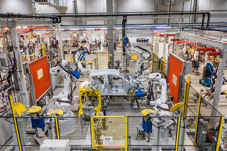 Thủ tướng bày tỏ sự ngạc nhiên lớn và rất khâm phục người chỉ huy, đội ngũ xây dựng nhà máy, với những kết quả đạt được chỉ sau đúng 650 ngày kể từ khi Thủ tướng dự lễ khởi công Nhà máy ô tô Vinfast, 2/9/2017. Theo Thủ tướng, sự thần tốc trong việc xây dựng Nhà máy ôtô Vinfast cho thấy một khát vọng lớn và cháy bỏng ngọn lửa nhiệt huyết trong những con người đã chung tay góp trí làm nên một dự án có thể gọi là kỳ tích của ngành ôtô Việt Nam cũng như trên thế giới.