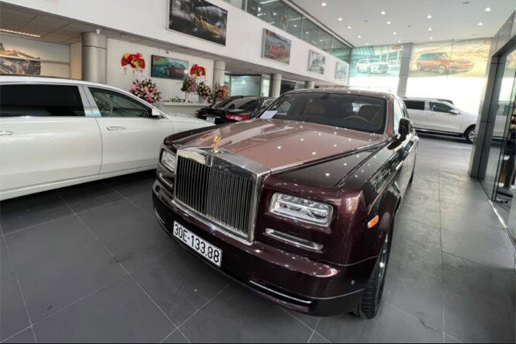 Ngan hang giam den 11 ty dong cho Rolls-Royce Phantom Lua thieng