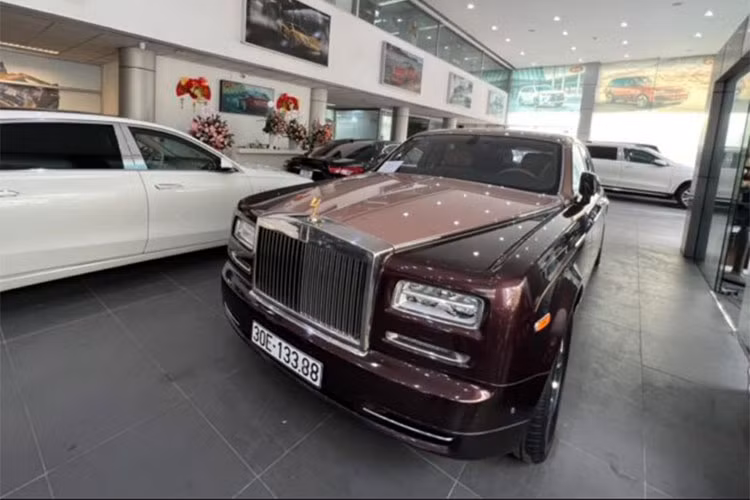 Ngan hang giam den 11 ty dong cho Rolls-Royce Phantom Lua thieng