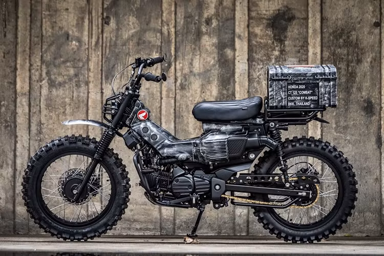 Mới đây, không chỉ để chiếc xe này dừng lại ở dáng vẻ nhỏ con đó, xưởng độ K-Speed đến từ Thái Lan đã khiến dân "mê Cub" trên thế giới phải choáng ngợp với bản độ đầy mạnh mẽ mang tên Honda CT125 Combat mới.