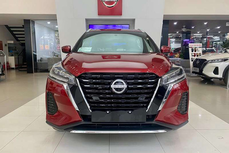  Nissan Kicks e-power giảm 230 triệu đồng Nhằm hạn chế hàng tồn, Nissan chưa vội đưa bản 2024 về nước để tạo thời gian cho đại lý giải phóng hàng tồn kho đối với mẫu xe Nissan Kicks. Hiện tại, khách hàng ký hợp đồng sẽ được đại lý "chiết khấu" 230 triệu đồng.