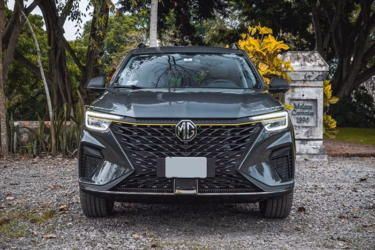  MG RX5 giảm cao nhất 180 triệu Ngay trong tháng 7, hàng loạt mẫu ôtô giảm giá mạnh tại Việt Nam. Đầu tiên phải kể đến hãng xe hơi MG triển khai chương trình ưu đãi chính hãng cho loạt sản phẩm hiện bán tại Việt Nam, trong đó có RX5. Chưa dừng lại ở đó, đại lý điều chỉnh thêm ưu đãi khiến giá xe MG RX5 giảm sâu hơn nữa.