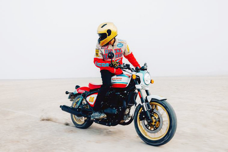 Mức giá xe Royal Enfield Shotgun 650 Limited Run Icon Edition đề xuất bán ra từ 4.25 lakh Rs (tương đương khoảng 122,54 triệu đồng) tại thị trường Ấn Độ.