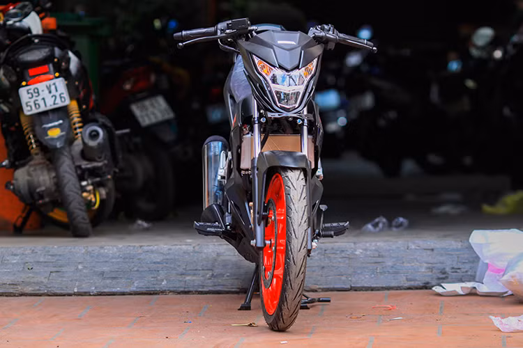 Thế hệ Sonic 150R mới vẫn giữ kiểu dáng thiết kế underbone, tuy nhiên nhiều chi tiết trên xe đã được thay đổi so với trước đây. Sonic 150R sở hữu chiều dài 1.941 mm, rộng 669 mm và cao 977 mm. Trục cơ sở xe dài 1.275 mm. Trọng lượng của mẫu underbone này ở mức 114 kg.