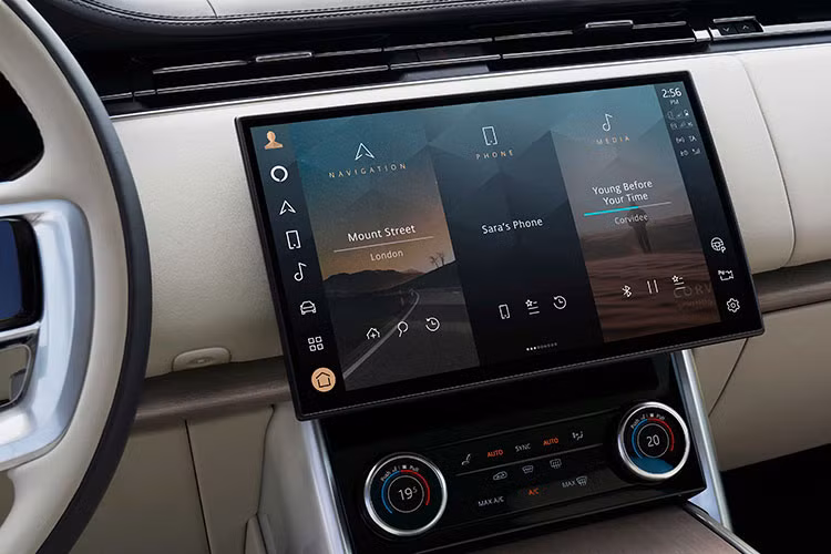 Range Rover mới là mẫu xe đầu tiên sử dụng kiến trúc mô-đun linh hoạt động cơ đặt dọc mới Modular Longitudinal Architecture (MLA-Flex) của Land Rover. Kiến trúc thân xe MLA-Flex có thể đáp ứng các hệ thống động cơ đốt trong, động cơ lai điện và hoàn toàn bằng điện, thể hiện bước tiếp theo trong chiến lược kiến trúc đơn giản hóa của Land Rover như một phần của động thái nhằm mang lại sự linh hoạt hơn cho hệ thống truyền động và thiết lập các tiêu chuẩn chất lượng mới.