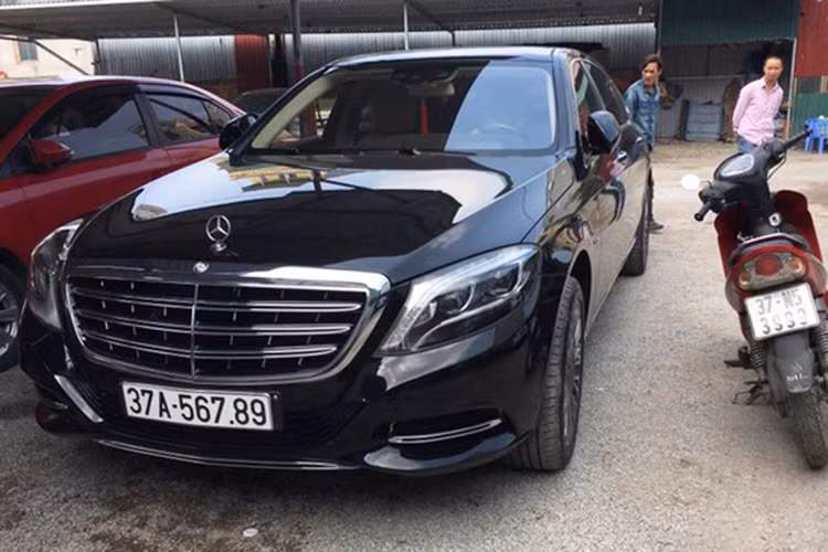 Theo nhiều nguồn tin, chiếc xe siêu sang Mercedes-Maybach S600 mang biển "khủng" đã xuất hiện tại Nghệ An hơn 1 năm. Tuy nhiên, khi tra cứu chiếc biển số 37A-56789 trên trang web chính thức của Cục đăng kiểm Việt Nam thì lại không có thông tin biển kiểm soát này?