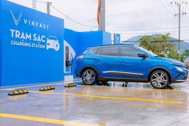 Oto dien se phai chiu le phi truoc ba tu ngay 1/3/2025