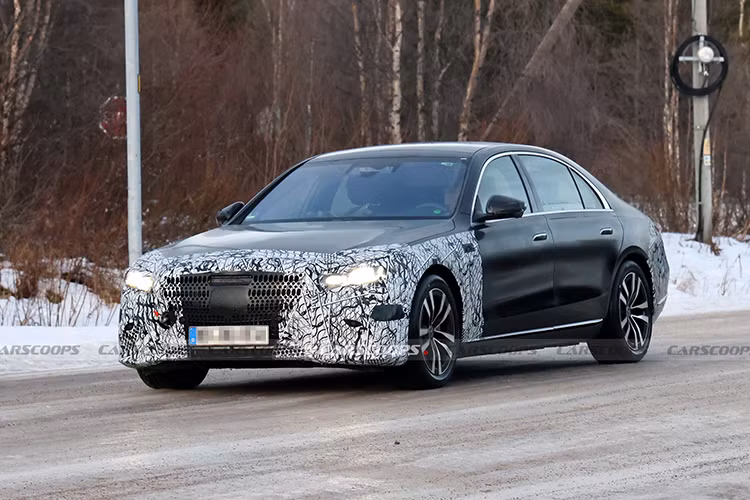 Thứ hai là động cơ tăng áp kép V8 4.0 lít, sản sinh công suất 496 mã lực. Phiên bản S63 E Performance mạnh mẽ nhất cũng dự kiến sẽ được nâng cấp với công suất 791 mã lực và mô-men xoắn 1.055 Nm.